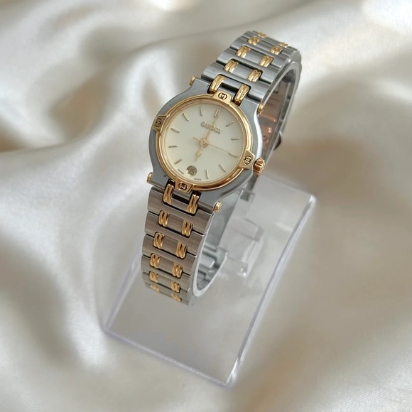 AUTHENTIC VINTAGE GUCCI TWO-TONED WATCH - Picture 5 of 7